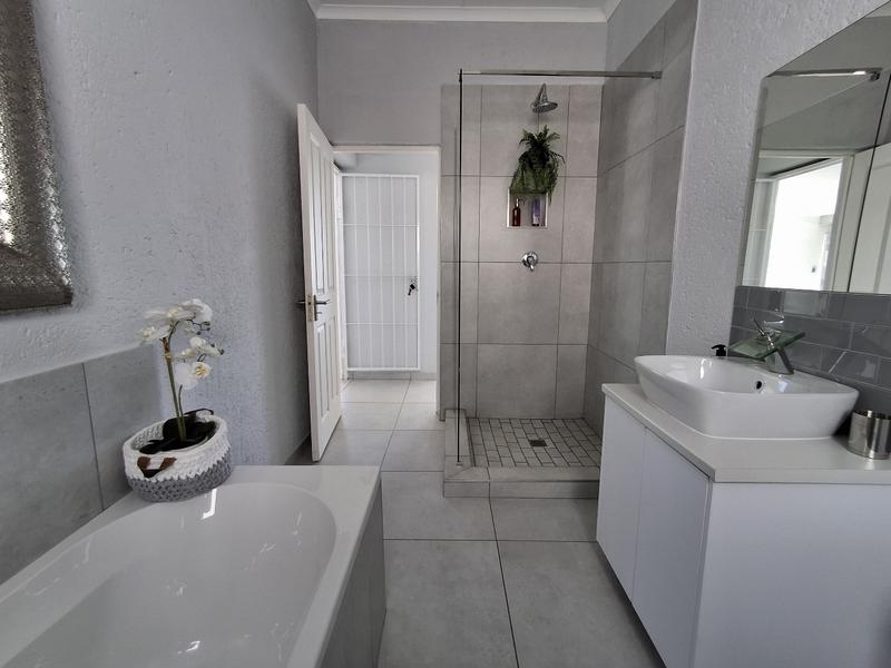 3 Bedroom Property for Sale in Da Gama Bay Western Cape